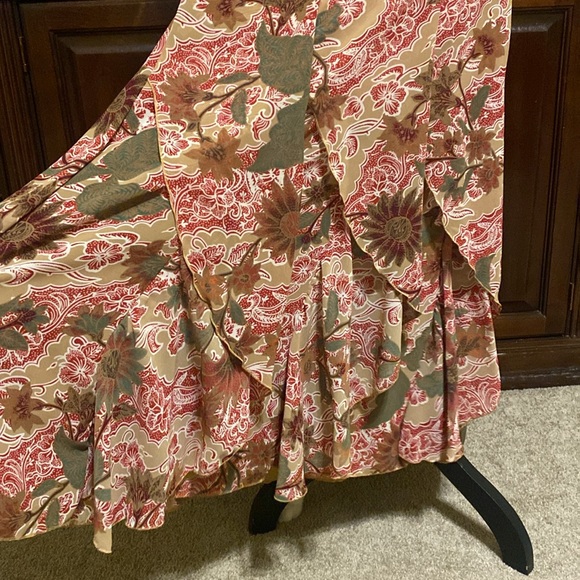 Bandolino size 4 long skirt lots of ruffles/layers - Picture 5 of 9